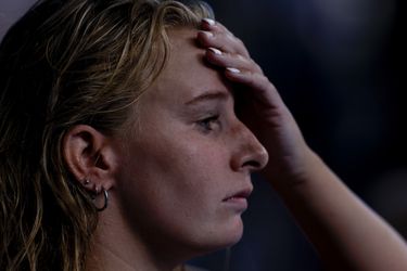 Nederlandse topzwemster doet schokkende onthulling over duistere periode: 'Ik lag huilend op de bank'