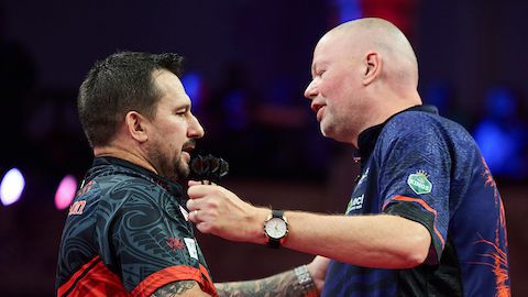 Nog twee Nederlanders over bij Euro Tour in Riesa, waaronder Raymond van Barneveld met zijn oude pijltjes