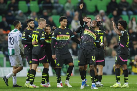 PSV pakt revanche na blamage tegen Ajax en houdt tweede plek stevig in handen