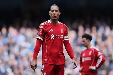 Aanvoerder Virgil van Dijk richt zich tot achterban na nieuwe Liverpool-blamage: 'Dit moet iedereen pijn doen'