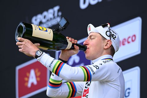 Tadej Pogacar wil geschiedenis schrijven en heeft mooi woordje over voor Mathieu van der Poel: 'Misschien blufte hij'