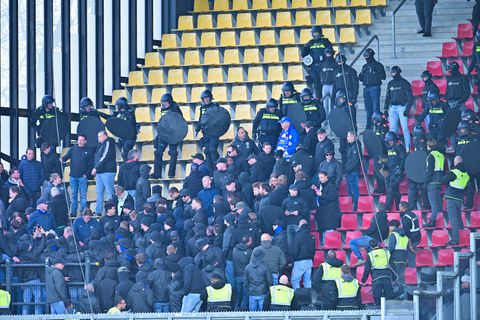 Totale chaos bij Go Ahead Eagles en PEC Zwolle: Mobiele Eenheid veegt uitvak schoon, IJsselderby 1,5 uur later begonnen