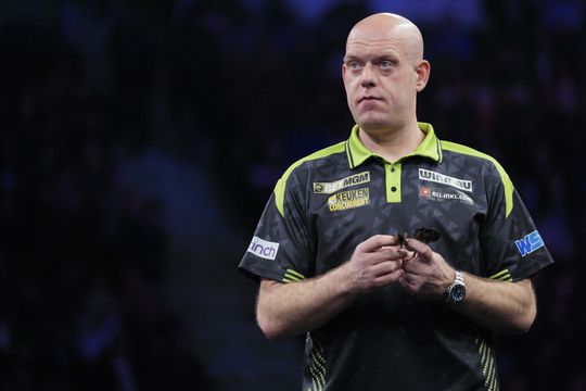 German Darts Grand Prix | Zware oorwassing Michael van Gerwen, Kevin Doets met sensationele comeback
