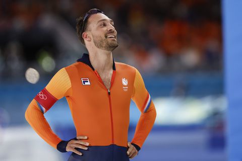 Topschaatser Kjeld Nuis en zoontje Jax (9) stelen de show met Pasen: 'Dit gekke shirtje'