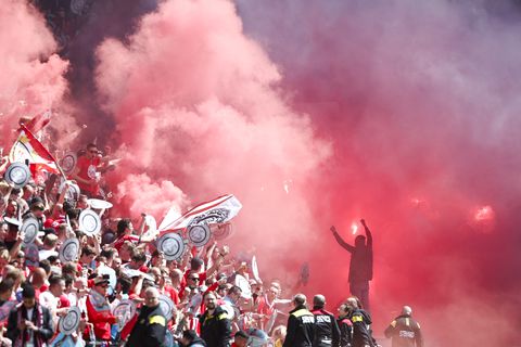Groot feest in Eindhoven na kampioenschap PSV, fans zingen massaal hun favoriete liedjes