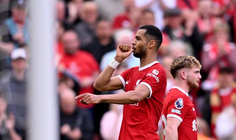 Cody Gakpo scoort bij winnend Liverpool en draagt goal op aan pasgeboren zoontje