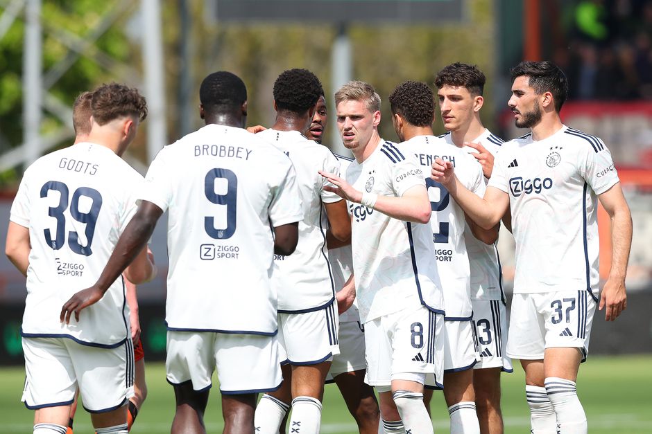 Ajax kent gemakkelijke middag en schiet FC Volendam naar degradatie