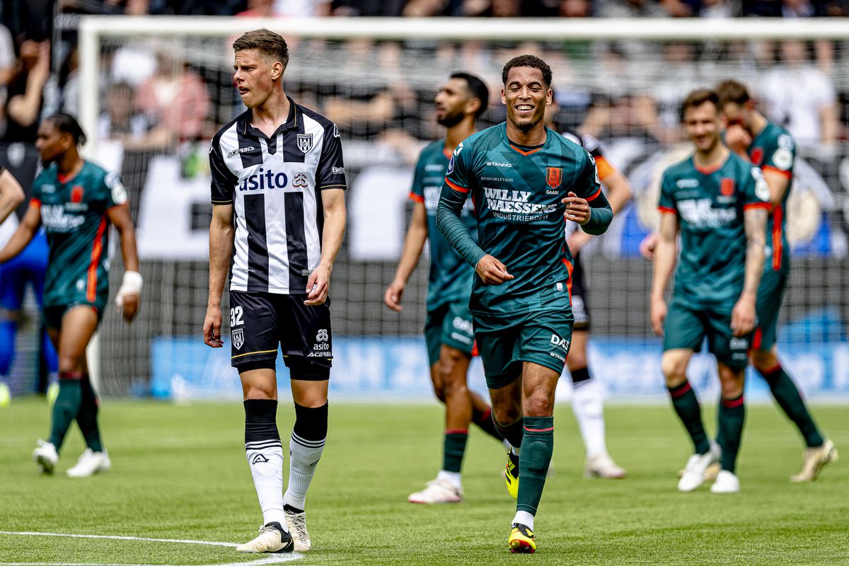 RKC pakt met vijfklapper volle buit in Almelo en zet druk vol op Excelsior én een beetje op Heracles