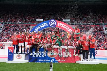 Michael van Gerwen, Denzel Dumfries en Ajax: PSV krijgt van iedereen felicitaties na kampioenschap