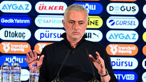 Toptrainer José Mourinho toont zich slechte verliezer na mislopen Turkse titel en komt met opvallend statement