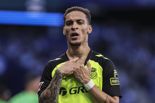 Antony tovert opnieuw: United-flop bezorgt Real Betis zege met wereldgoal