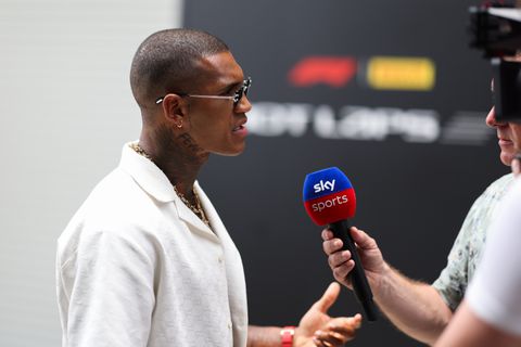 Engelse journalist gaat gruwelijk de fout in en blundert tijdens interview op de GP van Miami