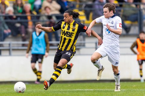 Nederlandse amateurvoetballer (25) gaat broer achterna en verdient eerste profcontract