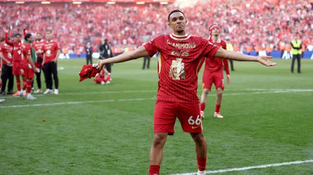 Haat vliegt 'rat' en 'slangenjong' Trent Alexander-Arnold om de oren na 'verschrikkelijke actie'
