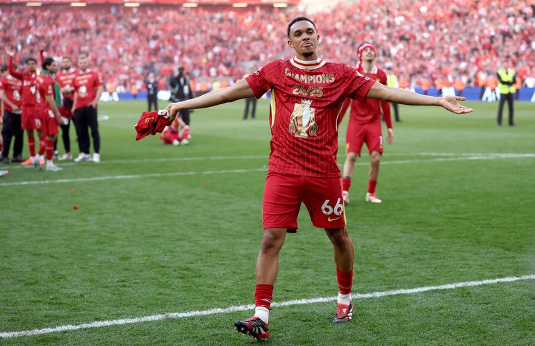 Haat vliegt 'rat' en 'slangenjong' Trent Alexander-Arnold om de oren na 'verschrikkelijke actie'