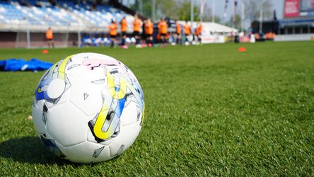 Hitlergroet op voetbalveld tijdens beladen dag ontkend: 'De beschuldigde speler is hartstikke aangeslagen'