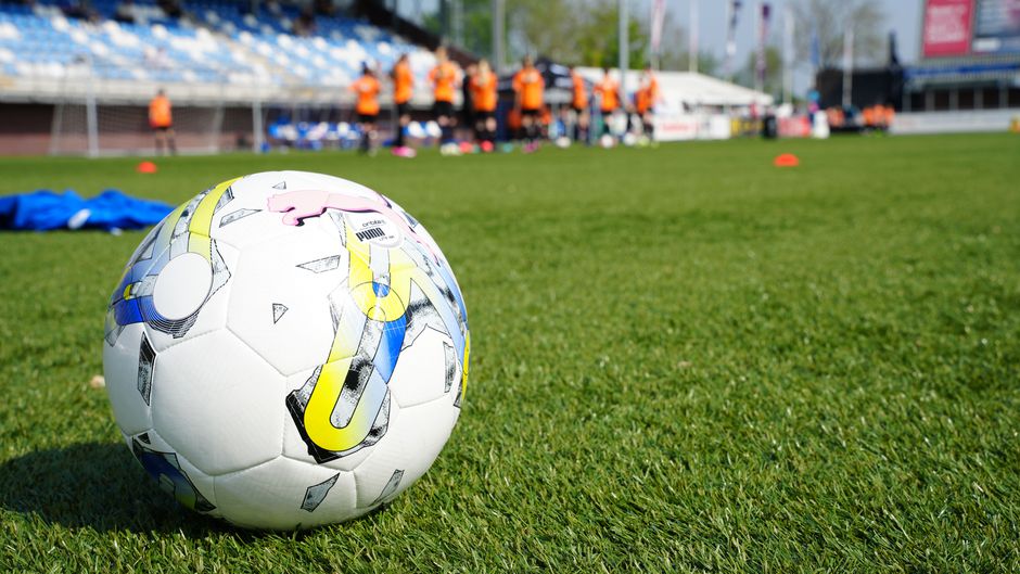 Hitlergroet op voetbalveld tijdens beladen dag ontkend: 'De beschuldigde speler is hartstikke aangeslagen'