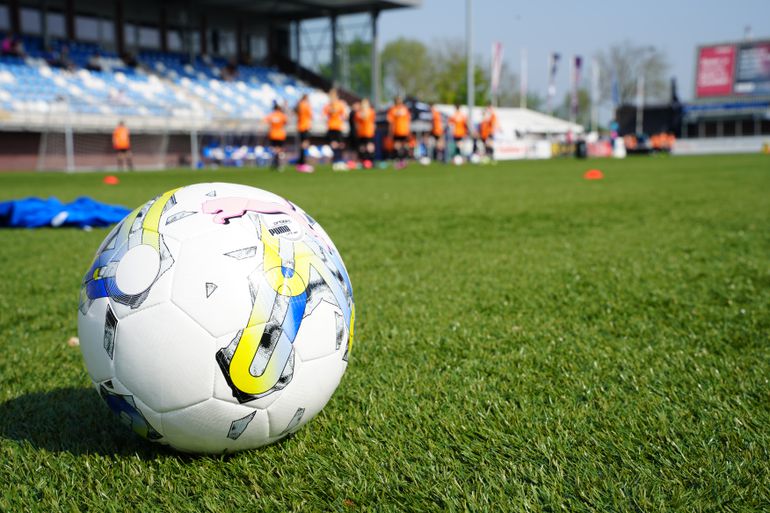 Hitlergroet op voetbalveld tijdens beladen dag ontkend: 'De beschuldigde speler is hartstikke aangeslagen'
