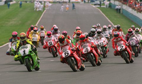 Horrorcrash bij motorrace eist twee dodelijke slachtoffers