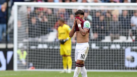 Vrouw van huilende Premier League-speler openhartig: 'We leven al twee jaar in een nachtmerrie'