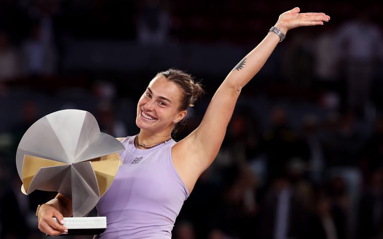 Toptennisster beleeft dag na grote triomf weer bijzonder moment en wordt bedolven onder attenties: 'Deze godin'