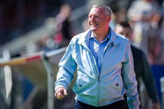 Ron Jans (67) aast tegen Ajax op bijzondere mijlpaal: afzwaaiende coach kan stokoud record pakken