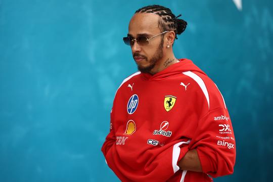 Beelden van woedende Lewis Hamilton tijdens GP Miami duiken op: 'Zo willen we het zien'