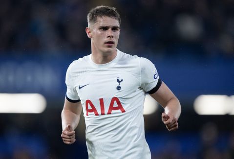 Micky van de Ven kwam bij Tottenham Hotspur vijf kilo aan: 'We zitten ongelooflijk veel in de sportschool'