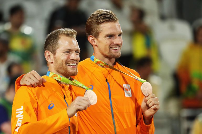 Beachvolleyballers Alexander Brouwer en Robert Meeuwsen niet naar Olympische Spelen in Parijs