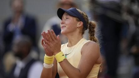 Sensatie: 17-jarige Mirra Andreeva naar halve finale Roland Garros