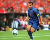 Boudewijn Zenden in actie tegen Denemarken op EK 2000. © Getty Images