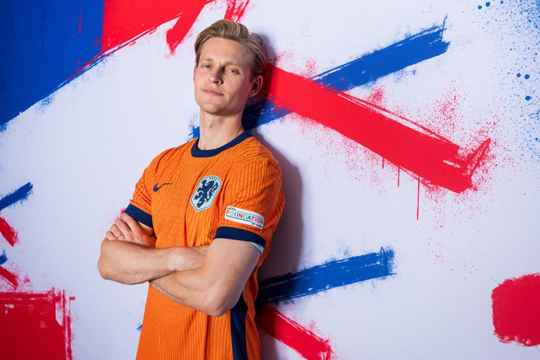 Frenkie de Jong hoopt eerste EK-wedstrijd fit te zijn: 'Zelfs als ik 's nachts naar de WC ga voel ik mijn enkel'