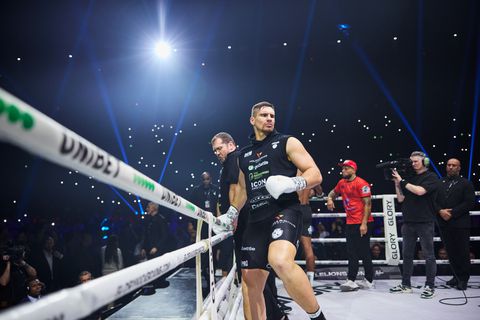 Topvechter Rico Verhoeven dwingt amateur tot het uiterste: 'Ik heb geen medelijden'