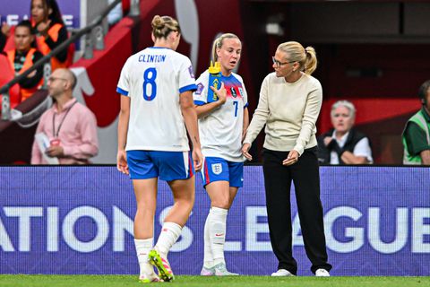 Vriendin van Vivianne Miedema in EK-selectie Engeland van bondscoach Sarina Wiegman
