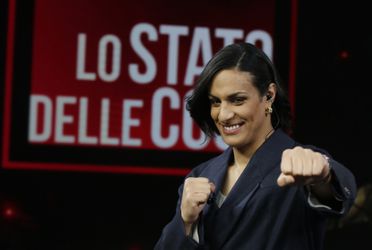 Veelbesproken boksster Imane Khelif krijgt excuses van Nederlander na enorme geslachtsrel: 'Niet correct'