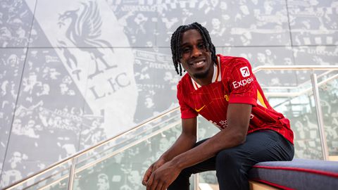 Liverpool-coach Arne Slot krijgt duidelijke boodschap van aanwinst Jeremie Frimpong: 'Zo simpel is het'