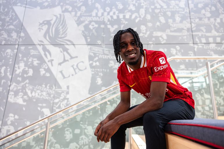 Liverpool-coach Arne Slot krijgt duidelijke boodschap van aanwinst Jeremie Frimpong: 'Zo simpel is het'