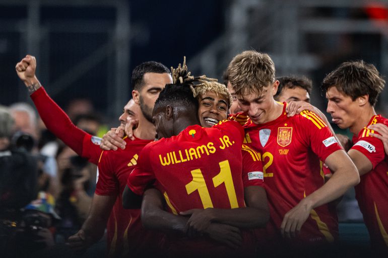 Spanje en Frankrijk zorgen voor knotsgekke wedstrijd met 9 goals, Lamine Yamal (17) steelt de show