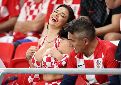 FIFA grijpt in en legt voetbalfans omstreden verbod op tijdens bloedheet WK voetbal