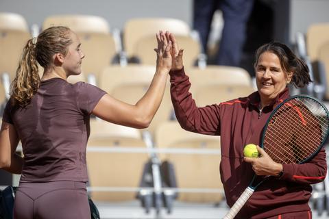 Deze legendarische oud-tennisster is de coach van Roland Garros-finaliste Mirra Andreeva (19)