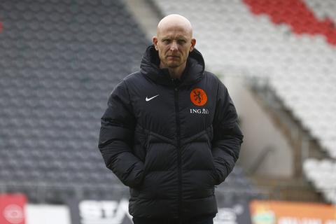 'Superteleurgestelde' captain Oranje Leeuwinnen kan domper niet bevatten: 'Moeilijk er de vinger op te leggen'