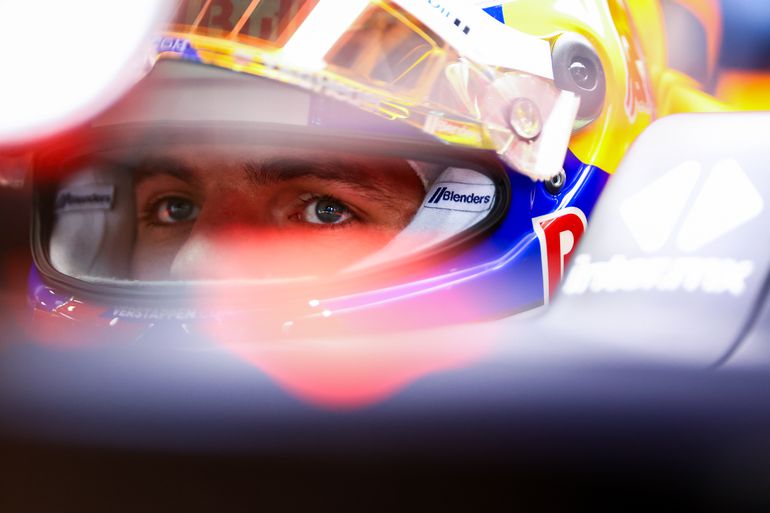 Max Verstappen doet het rustig aan in eerste vrije training vol 'jonkies' op Silverstone