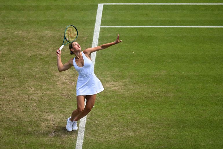 Oekraïense tennisster verwondert tennisfans op Wimbledon met speciale jurk: 'Haar vrouwelijke kant benadrukken'