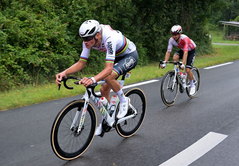 Tour de France | De starttijden van alle favorieten en Nederlanders in de tijdrit