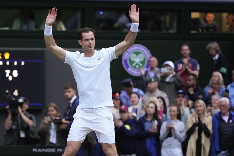 Emotionele avond op Wimbledon: Andy Murray neemt in tranen afscheid, ook moeder en vrouw huilen