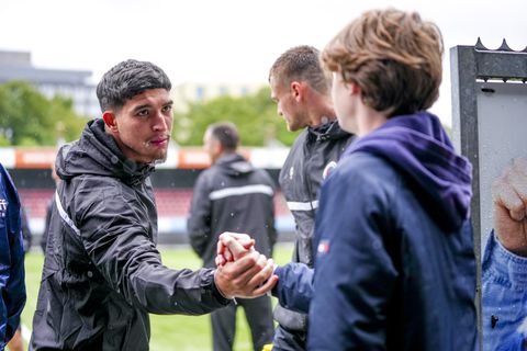 Couhaib Driouech tekent spoedig bij PSV: aanvaller op foto gezet in tenue met Earnest Stewart