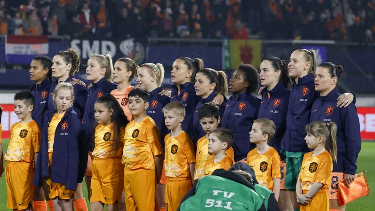 Eerste oproep voor twee speelsters bij Oranje Leeuwinnen voor cruciale EK-kwalificatieduels