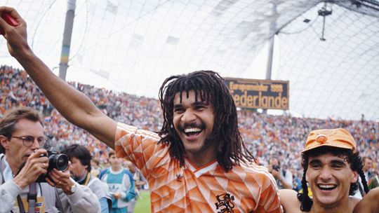 Ruud Gullit over kritiek op Oranje bij EK: 'Van teveel veren in je achterste word je niet beter'