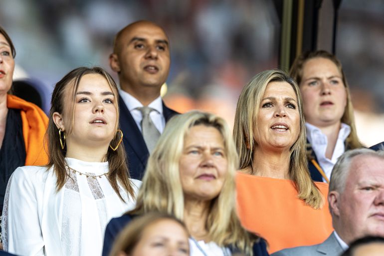 Koningin Máxima steelt samen met prinses Ariane de show bij Oranje Leeuwinnen