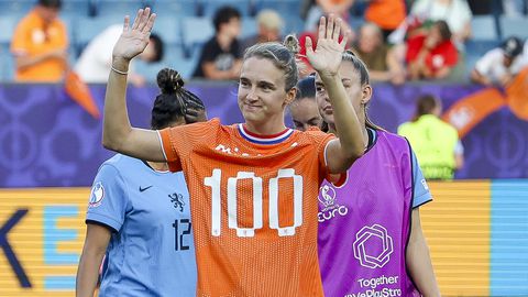 Vivianne Miedema doet boekje open na moeilijke periode: 'Daar heb ik wel over nagedacht'